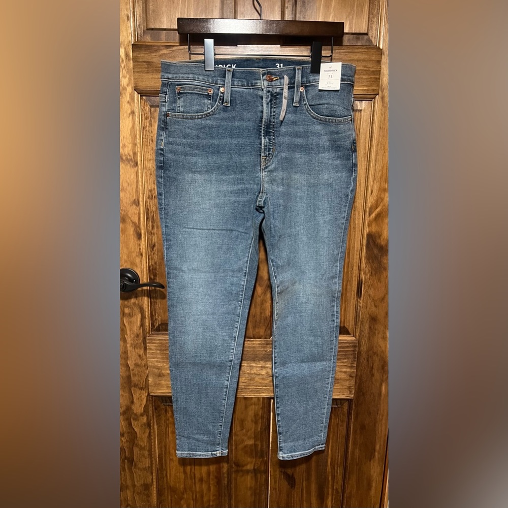 NWT J. Crew 9” Toothpick Jeans with Perfecting Pockets, size 31